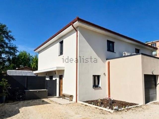 Maison, Tullins
