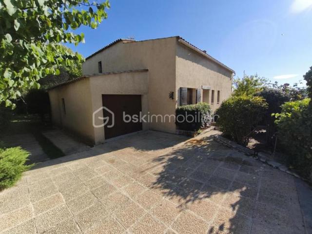 Maison type 6/7 de 160 m² avec piscine et garage sur 700 m² de terrain