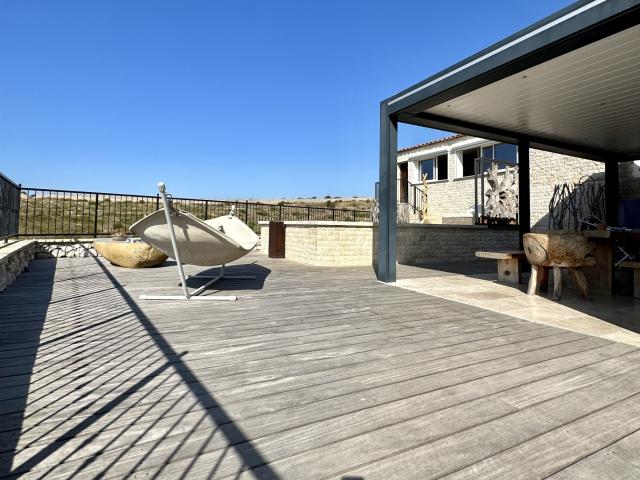 Maison type 7 de 240 m2 en colocation avec jardin et piscine à Septèmes les Vallons