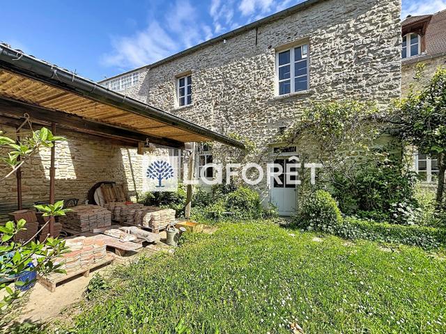 Maison type 'atelier', à rénover, dans le nord de Saint Nom. 79m² Saint Nom la Bretèche
