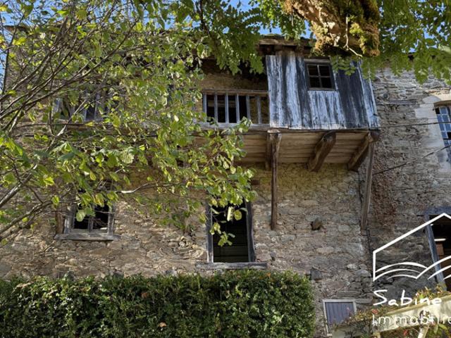 Maison typique a restaurer