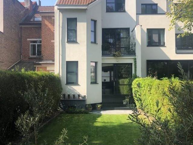 Maison unifamiliale avec garage et jardin exceptionnel