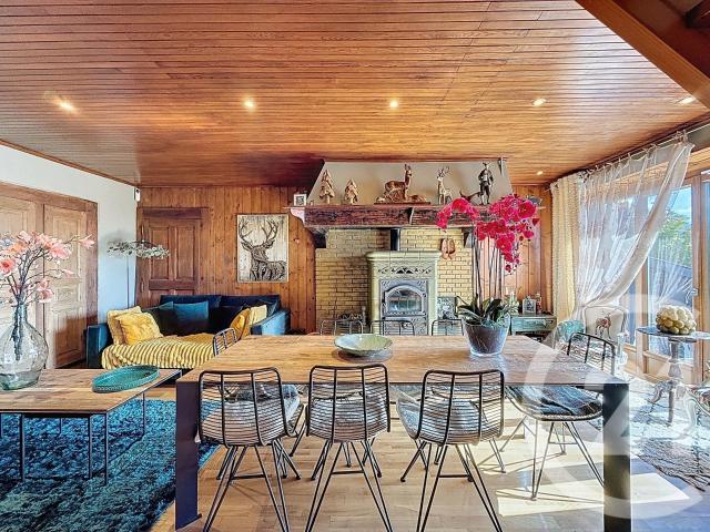 MAISON UNIQUE COMPOSEE DE 3 APPARTEMENTS. Nichée entre les m. 293m² Taninges Praz de Lys Sommand