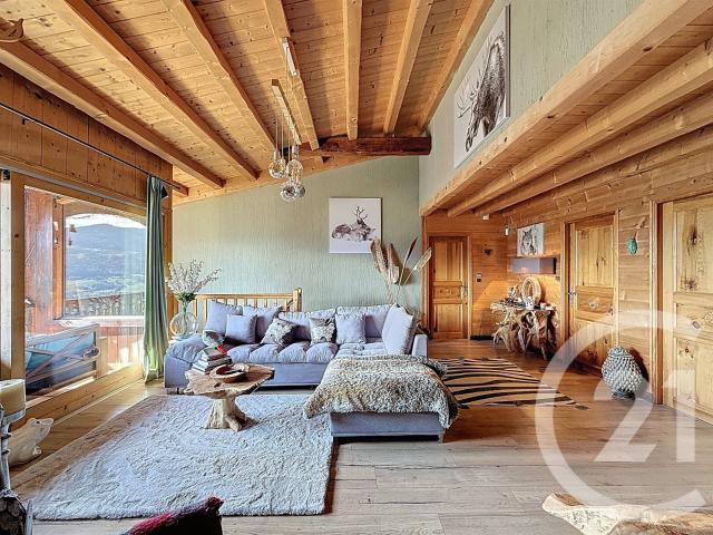 Maison unique de trois appartements. Nichée entre les montag. 265m² Taninges Praz de Lys Sommand