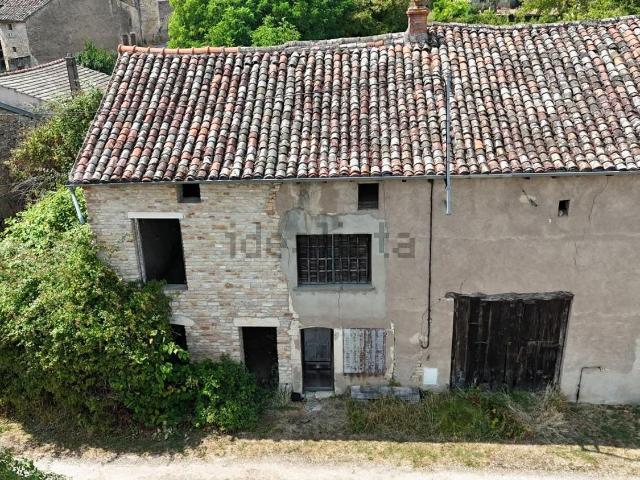 Maison, Uchizy