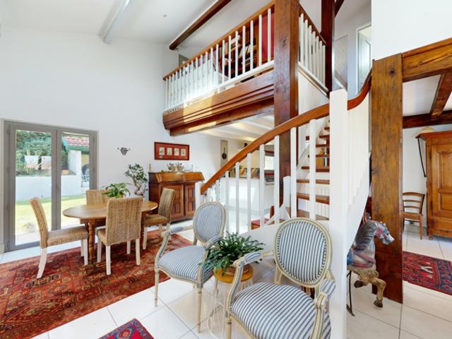 Maison Ustaritz 6 pièces 152 m2, sous sol complet, piscine et spa / Co exclusivité