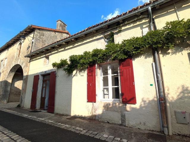 Maison, Usson du Poitou
