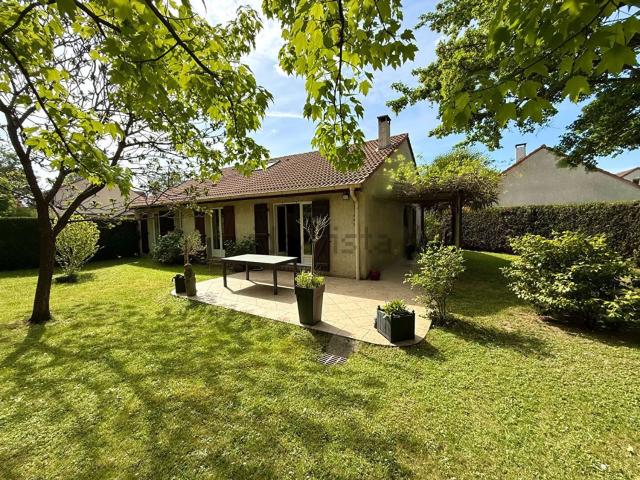 Maison, Voisins le Bretonneux