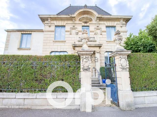 Maison, Vaucouleurs