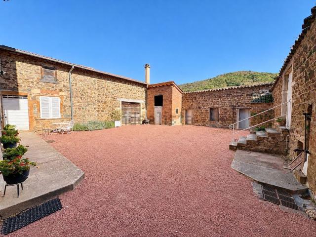 Maison, Vaux en Beaujolais