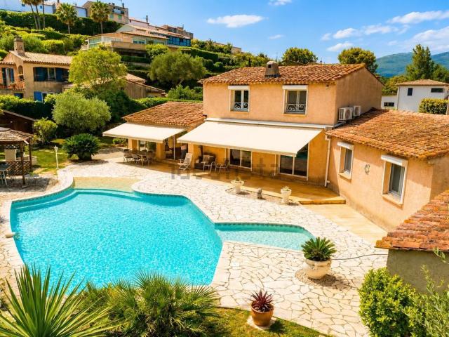 Maison, Valbonne