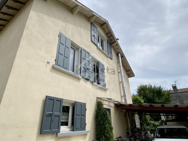 Maison, Valence