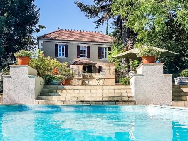 Maison, Valence