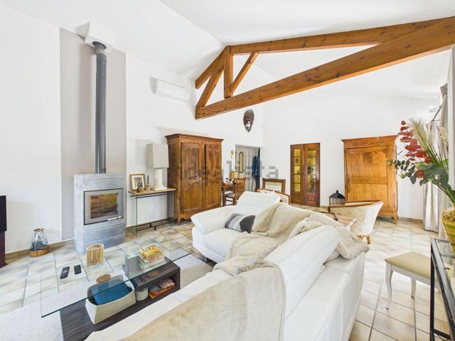 Maison, Valence