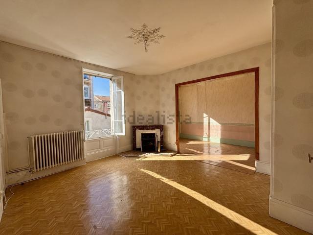 Maison, Valence