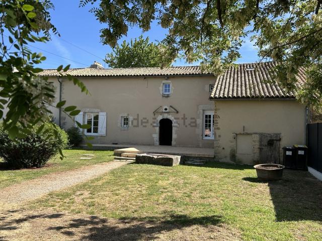 Maison, Valence en Poitou
