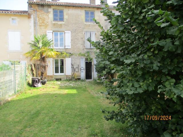 Maison, Valence en Poitou