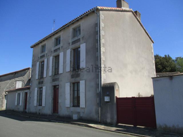 Maison, Valence en Poitou