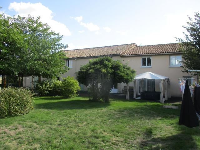 Maison, Valence en Poitou
