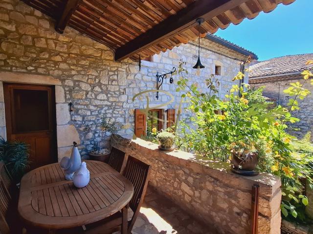 Maison, Vallon Pont d&apos Arc