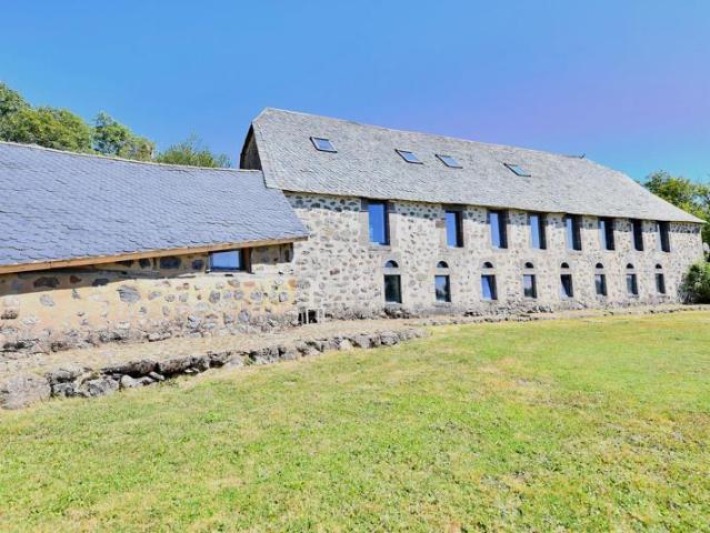 Maison bourgeoise + grange rénovée 390m2 Piscine intérieu