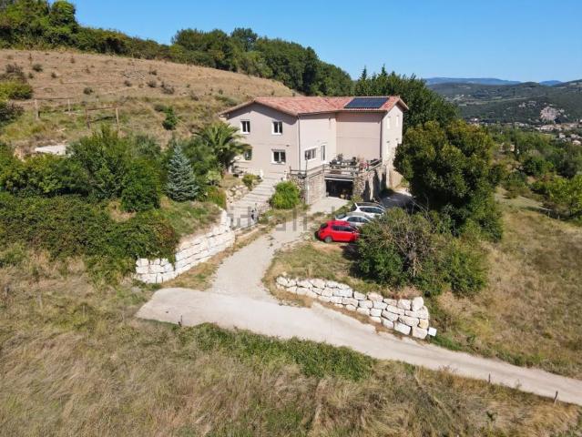 Maison, Viviers