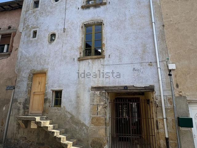 Maison, Vic le Comte
