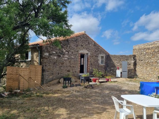 Maison vigneronne avec grande remise, garage sur grande parc