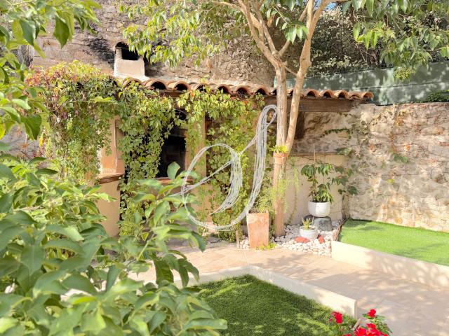 Maison vigneronne de type 4 avec jardin & 2 garages sur Saint Georges d'Orques