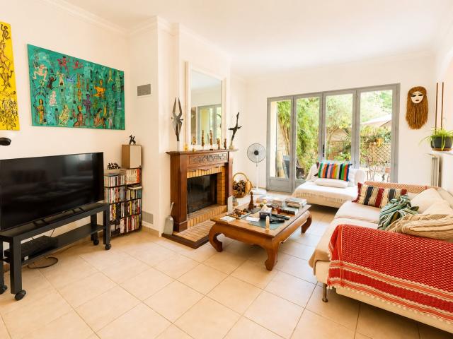 Maison Vigneronne de Caractère avec Jardin, Garage et Ascens. 180m² Pinet