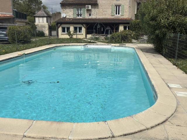 MAISON VILLAGE/4 CHAMBRES/PISCINE