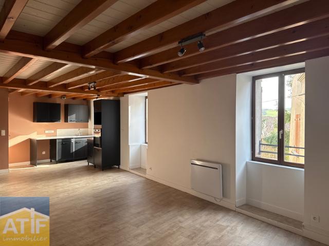 MAISON VILLAGE RENOVEE AVEC GARAGE