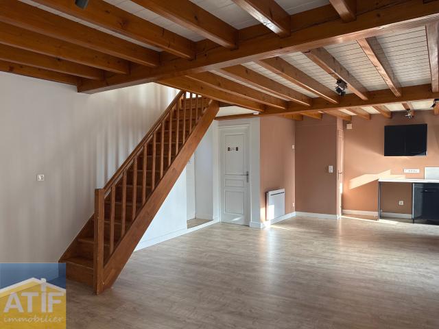 MAISON VILLAGE RENOVEE AVEC GARAGE