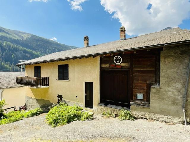 Maison villageoise de deux logements distincts
