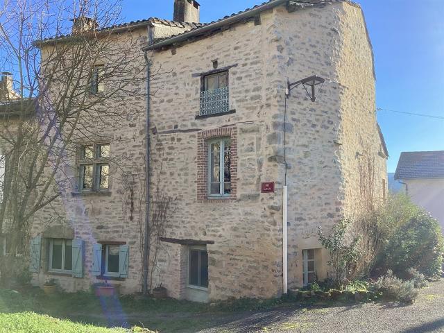 Maison villageoise spacieuse. Pas de frais d’agence. 154m² Varen