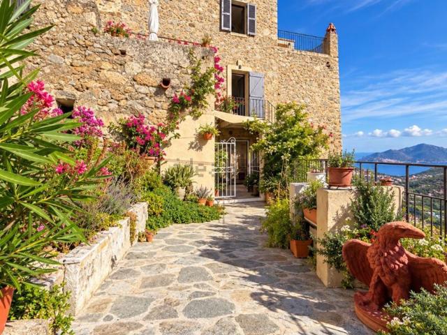 Maison, Ville di Paraso