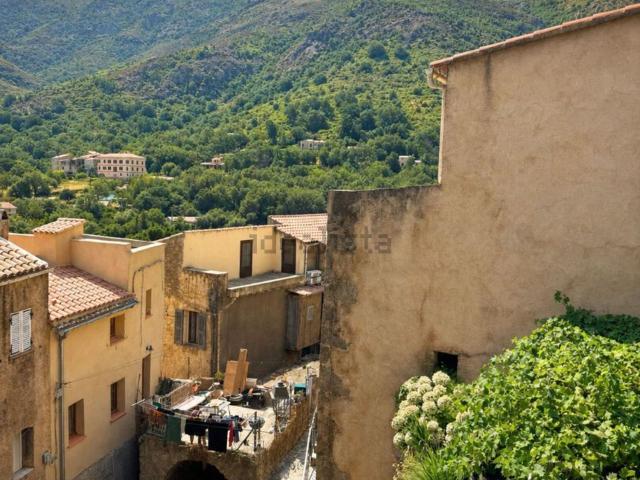 Maison, Ville di Paraso