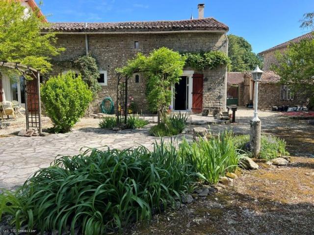 Maison, Villefagnan