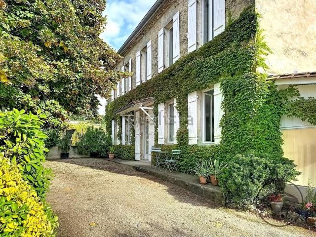 Maison, Villefranche de Lonchat