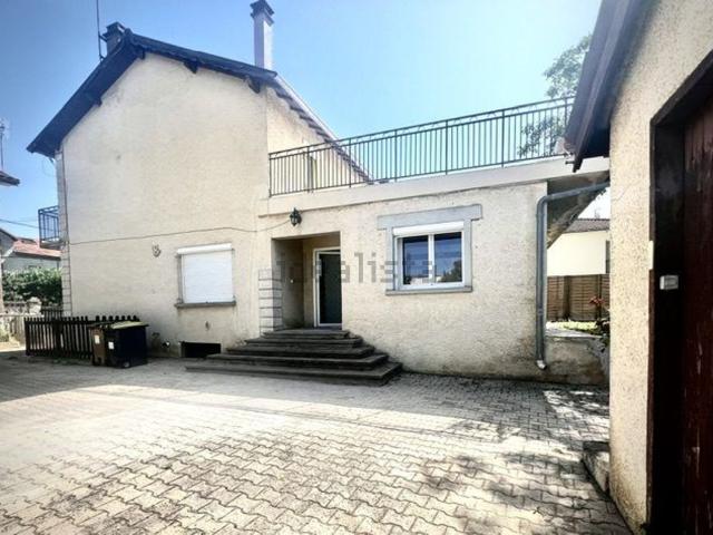 Maison, Arnas