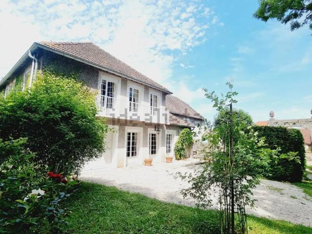 Maison, Villegusien le Lac