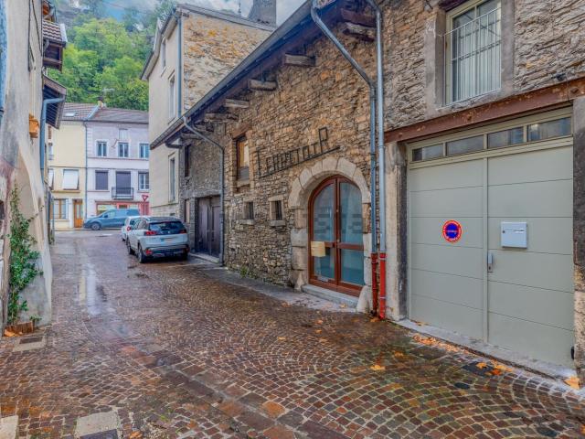 Maison, Villemoirieu