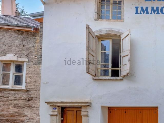 Maison, Villemoirieu