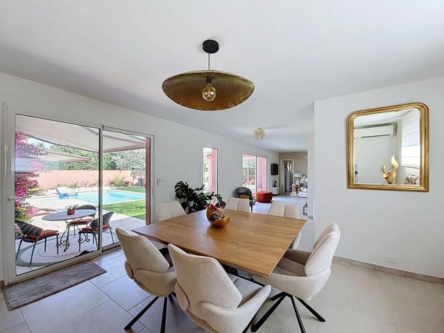 Villa contemporaine 193 m² sur parcelle arborée de 800 m²