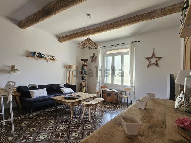 Maison, Villes sur Auzon