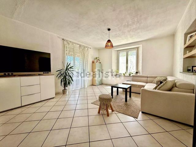 Maison, Viry