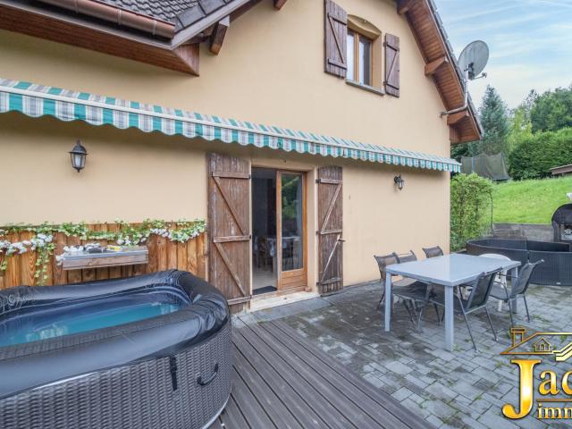 TROP TARD * MAISON VUE DOMINANTE