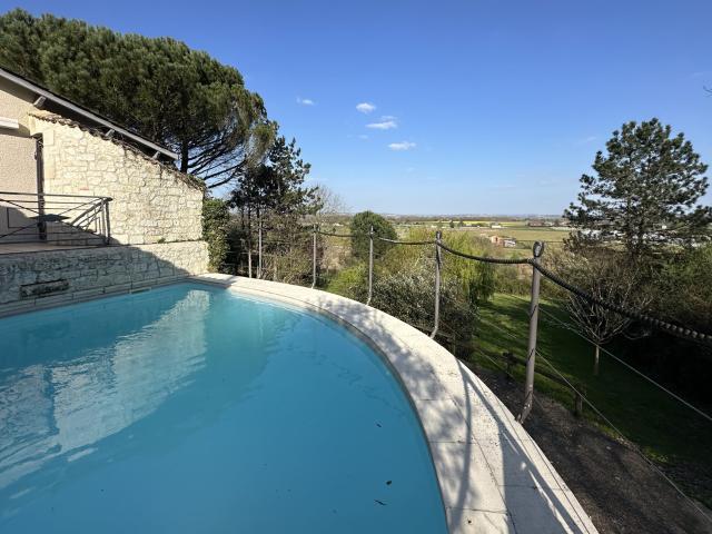 Maison Vue Dominante Avec Piscine 145m² Le Mas d'Agenais