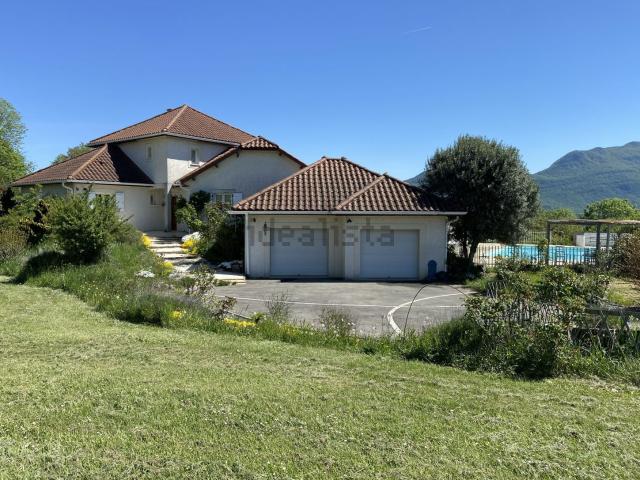 Maison, Yenne