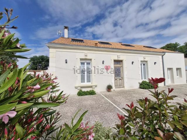 Maison, Yves